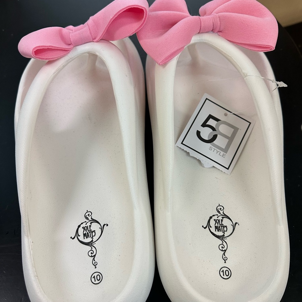 Sandals - Picture 2 of 3